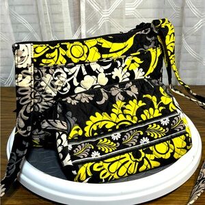 Vera Bradley crossbody w/matching zip pouch Crossbody adj strap 52” 9x6x2
